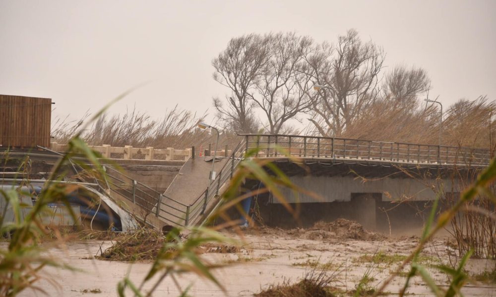 Καταστροφή δίχως τέλος στα Χανιά - Έπεσαν οι γέφυρες στο Πλατανιά και Βουκολιές (φωτο)