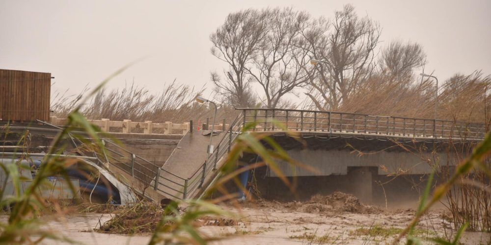 Καταστροφή δίχως τέλος στα Χανιά – Έπεσε και η γέφυρα του Πλατανιά! (φωτο)