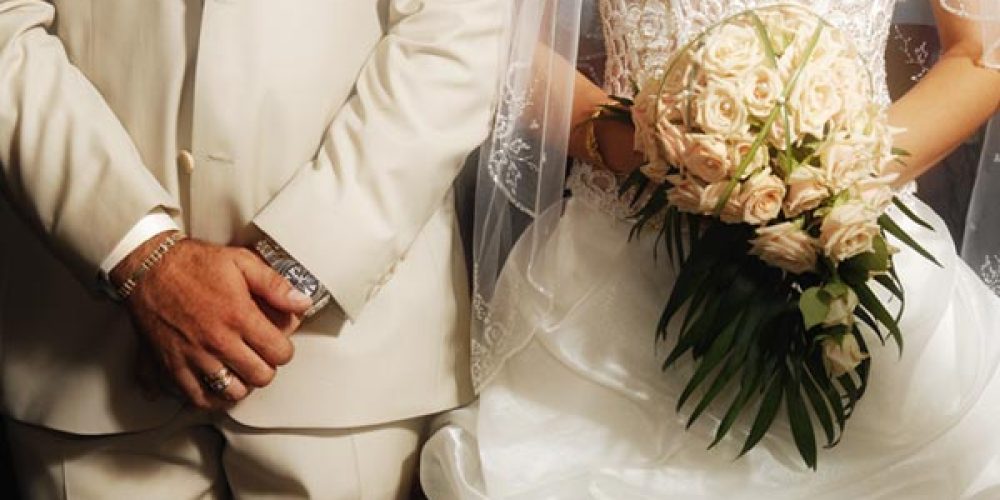 Ένας γάμος στη Κρήτη που θα μείνει αξέχαστος – Νύφη και γαμπρός συγκίνησαν τους πάντες