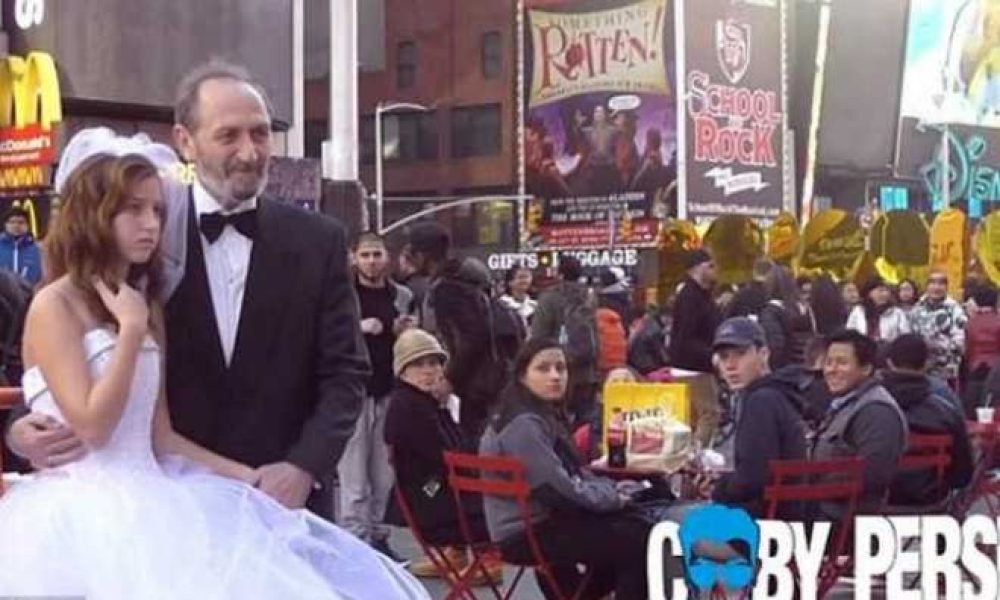 Ο 65χρονος Έλληνας που «παντρεύτηκε» το 12χρονο κοριτσάκι στην Times Square (Video)
