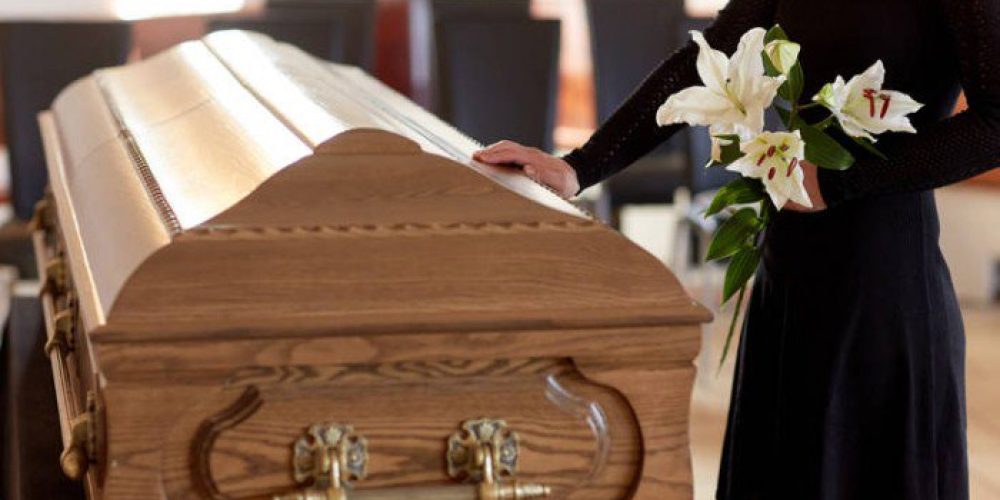 Η κηδεία κατέληξε σε άγριο καβγά ανάμεσα σε συγγενείς με έναν νεκρό