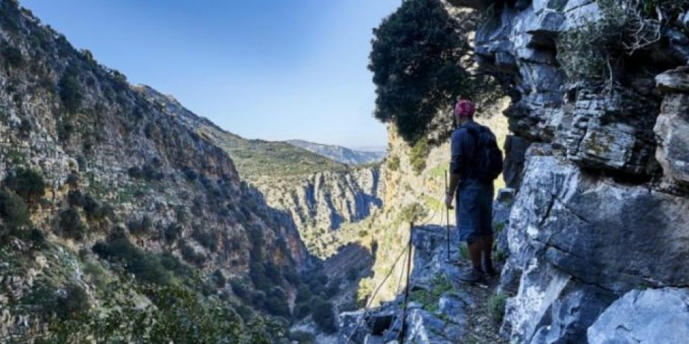 Δανός τουρίστας ζει μια εμπειρία ζωής στην Κρήτη διασχίζοντας το Φαράγγι της Ρόζας! (photo-video)