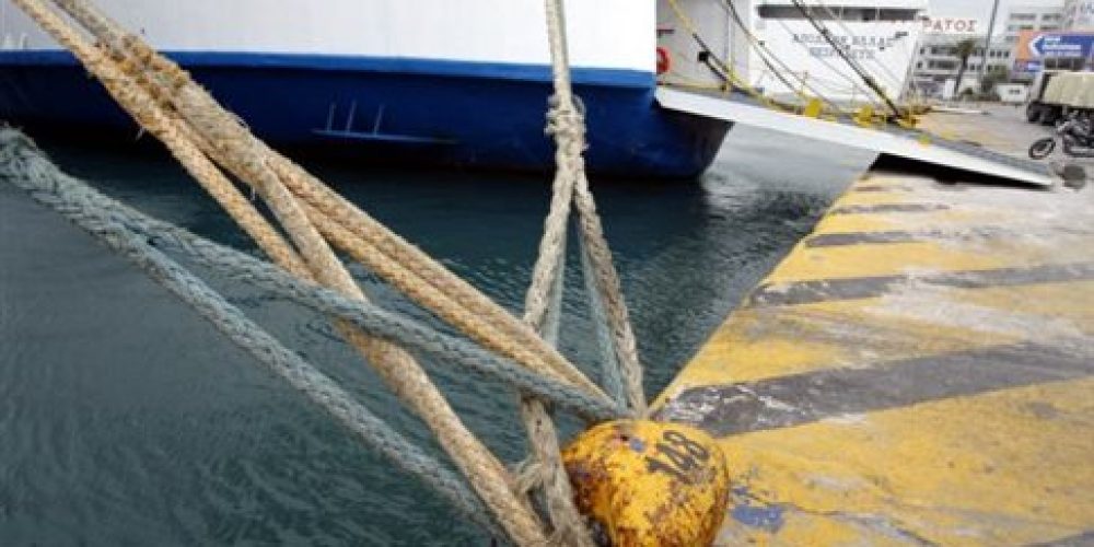 Χανιά: Δεμένα τα καράβια σε Σούδα και Πειραιά