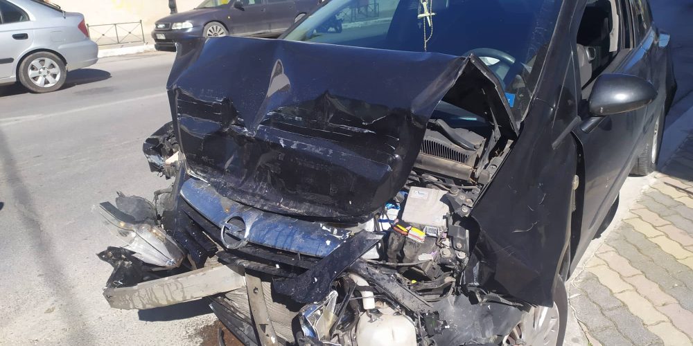 Χανιά: Αυτοκίνητο συγκρούστηκε μετωπικά με λεωφορείο (φωτο)