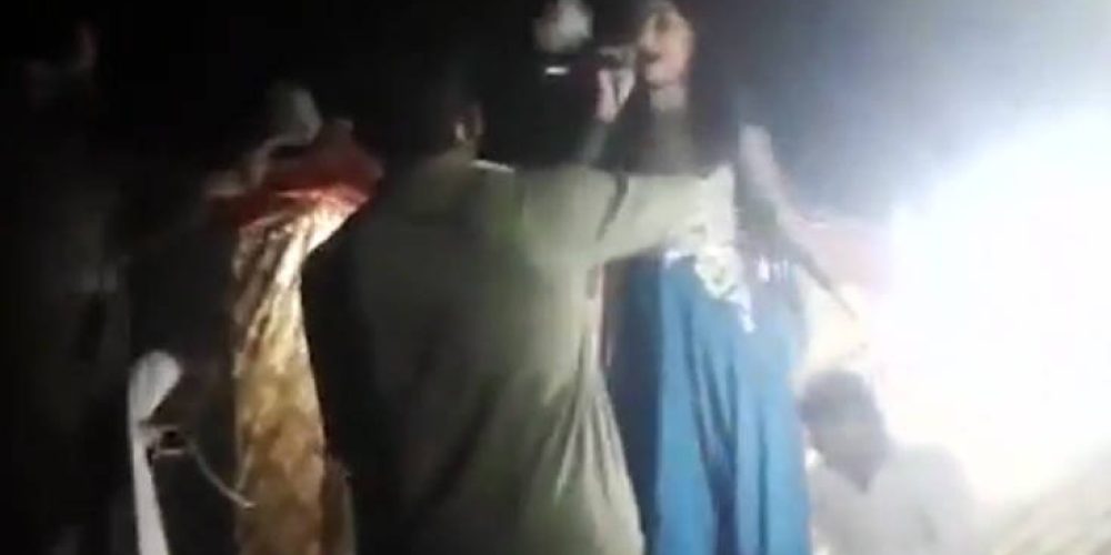 Σκότωσε έγκυο τραγουδίστρια γιατί αρνήθηκε να χορέψει (video)