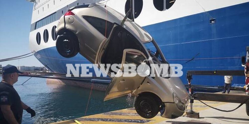 Πτώση οχήματος με δύο επιβάτες στο λιμάνι – Επέβαιναν 22χρονος και 18χρονη (φωτο)