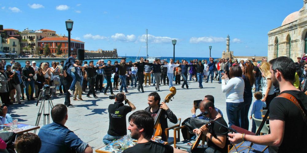 Χανιά: Έτσι ξεκίνησε το flash mob που ξεσήκωσε το Παλιό Λιμάνι (video + φώτο)