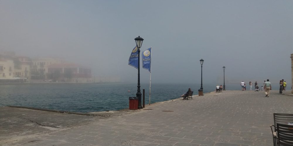 Χανιά: Μυστηριώδης ομίχλη εξαφάνισε το φάρο (φωτο)