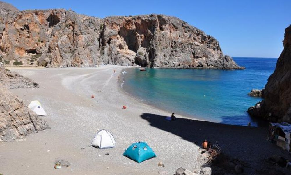 Αγιοφάραγγο: Το Άγιο Όρος της Κρήτης με την καταγάλανη παραλία