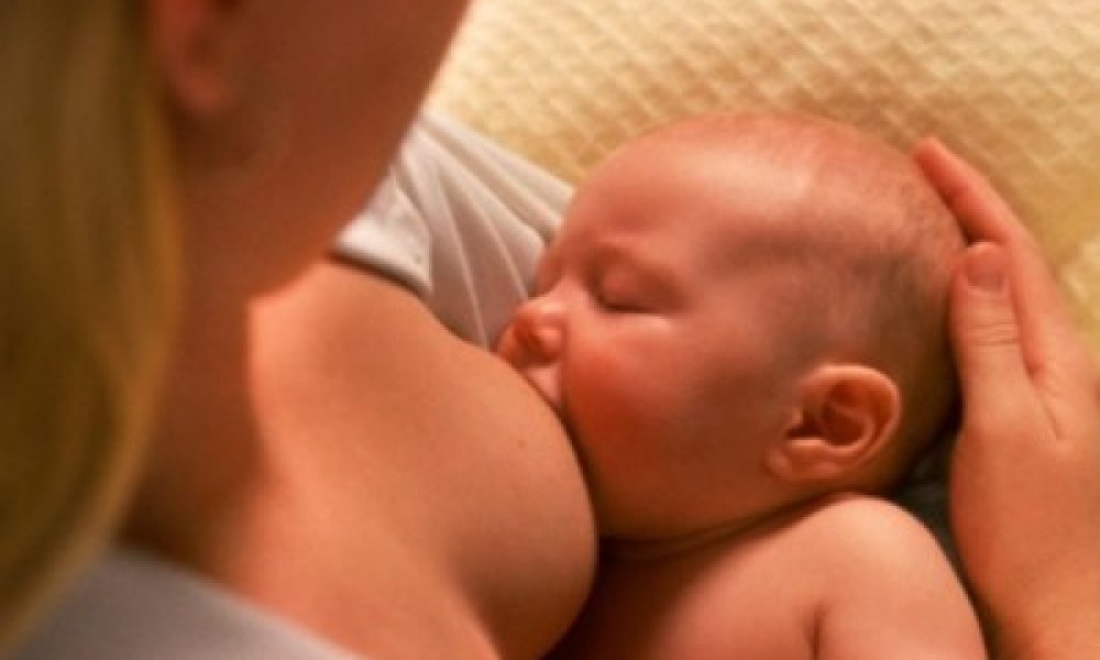 Ο μητρικός θηλασμός μειώνει κατά 7% τον κίνδυνο εμφάνισης καρκίνου του μαστού