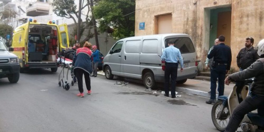 Χανιά: Τροχαίο με μηχανάκι και έναν τραυματία στο κέντρο της πόλης (Photos)