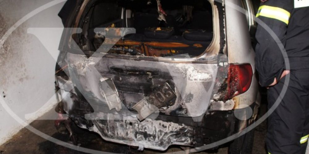 Χανιά: Κάηκε αυτοκίνητο στη Χρυσοπηγή (φώτο)