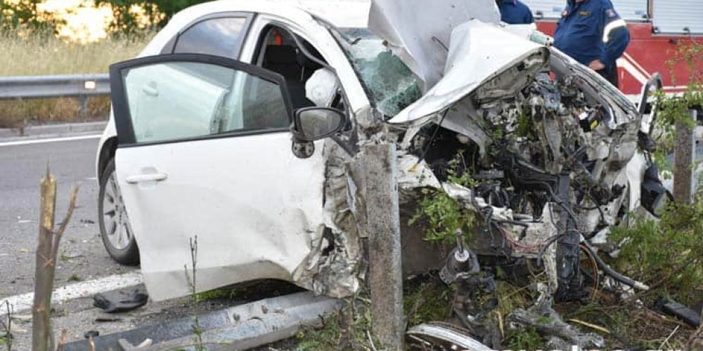 Σοκαριστικές εικόνες από τροχαίο δυστύχημα – Νεκρός ο 49χρονος οδηγός (φωτο)
