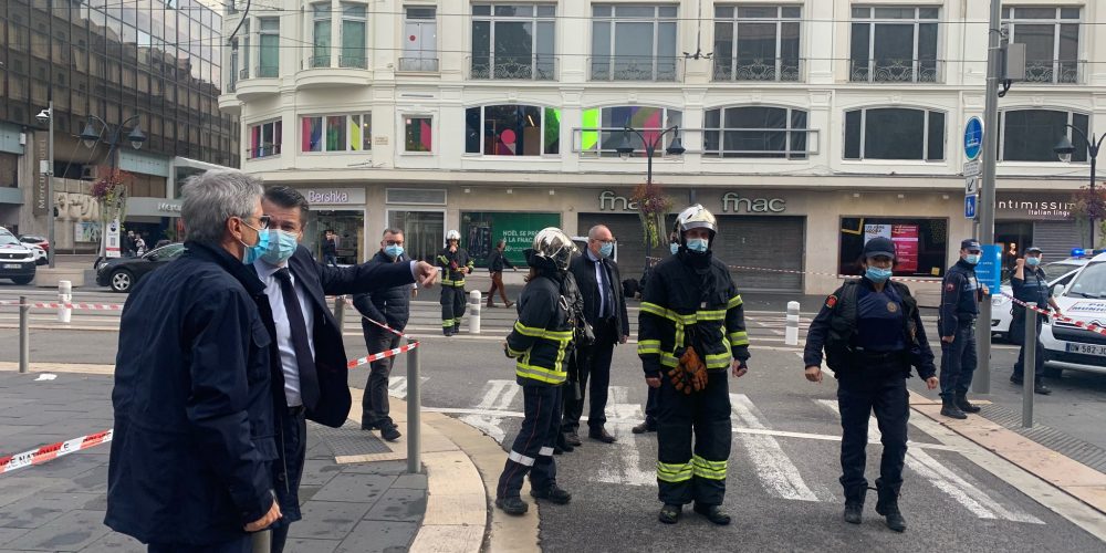 Συναγερμός στη Γαλλία: Νεκρός και τραυματίες σε επίθεση με μαχαίρι στη Νίκαια (φωτο)