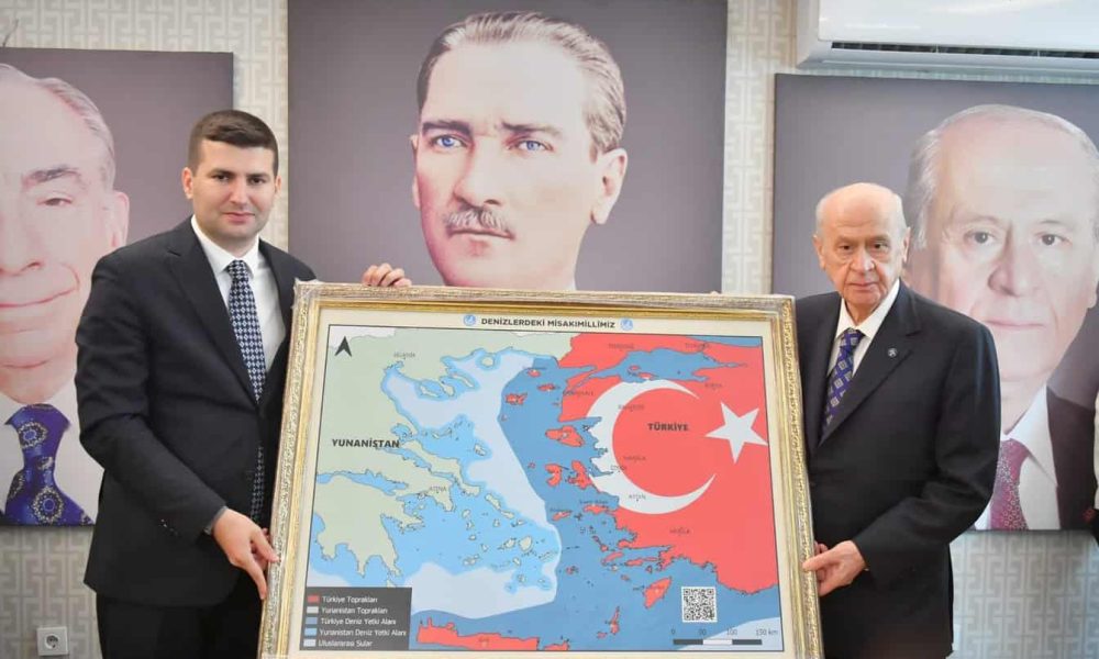 Οι «Γκρίζοι Λύκοι» είναι τουρκική εθνικιστική, φασιστική πολιτική οργάνωση. Ανεπίσημα, είναι η νεολαία του Τουρκικού Κόμματος του Εθνικιστικού Κινήματος (MHP) και του Κόμματος της Μεγάλης Ενότητας (BBP) και αποτελεί τον κύριο παρακρατικό βραχίονα όλων των κομμάτων που κυβέρνησαν και κυβερνούν την Τουρκία. Δείτε τις φωτογραφίες του χάρτη