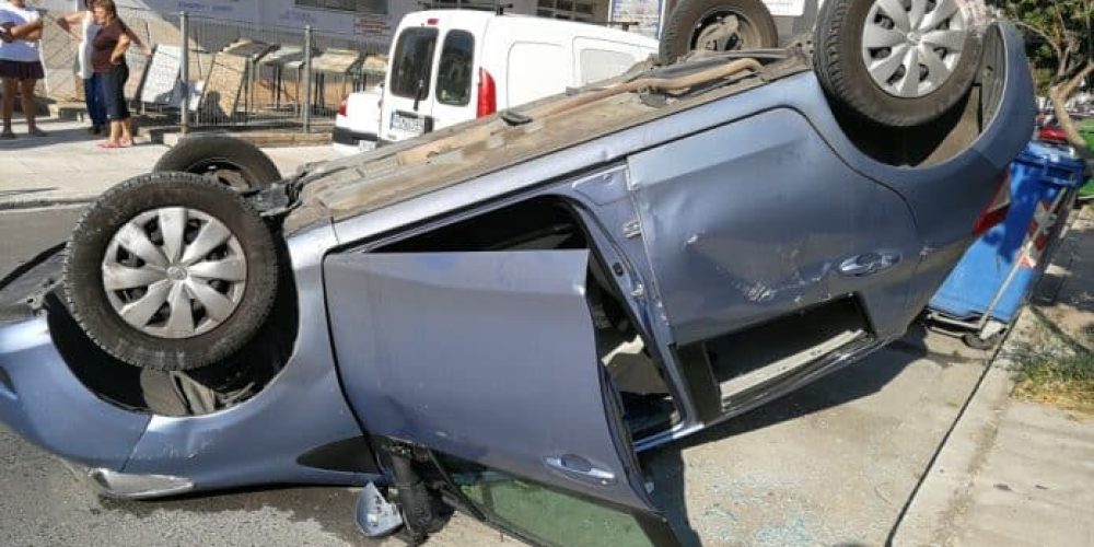 Χανιά: Τούμπαρε αυτοκίνητο μετά από τροχαίο – Στο νοσοκομείο τρία άτομα (Photos)