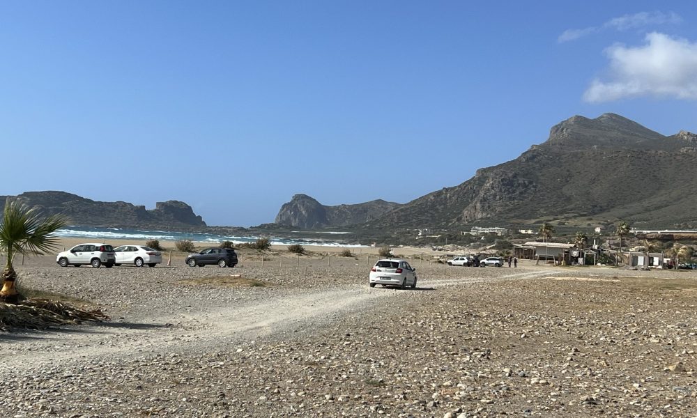 Χανιά: Απομονώνετε η μεγάλή παραλία στα Φαλάσαρνα - Τέλος το parking κοντά στην παραλία