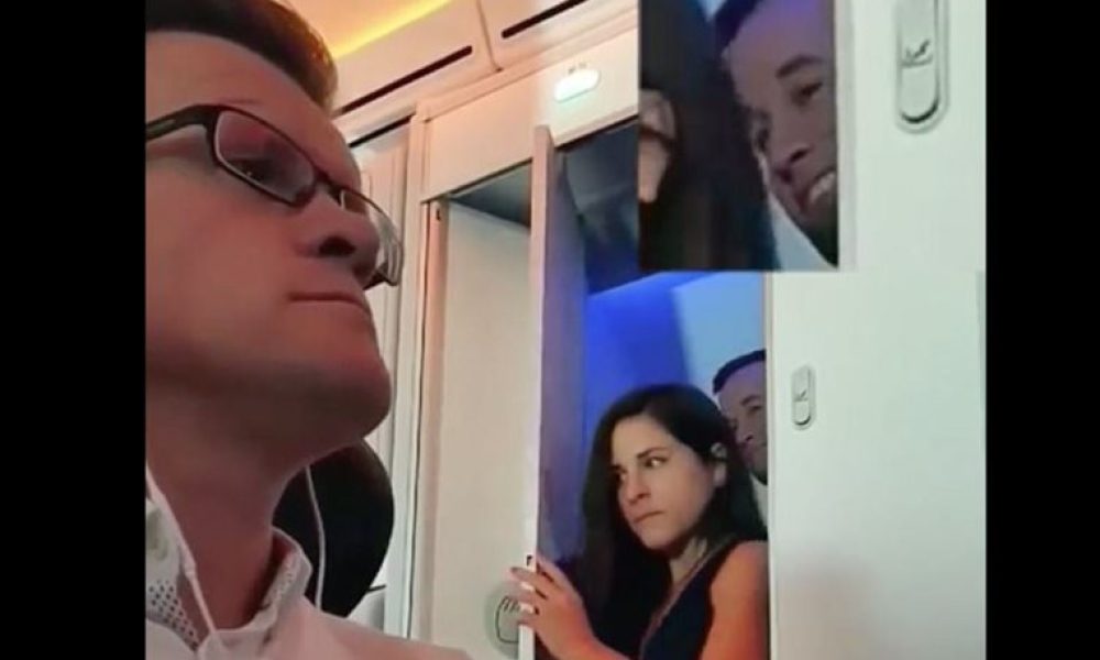 Επιβάτης έκανε «τσακωτό» ασυγκράτητο ζευγάρι σε πτήση της Virgin