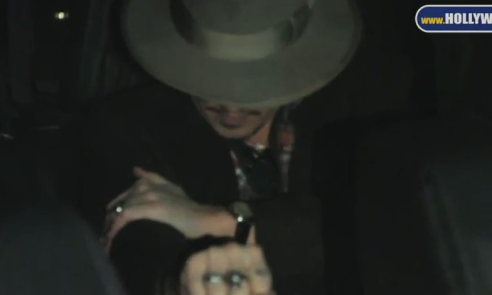 ΔΕΙΤΕ τον Johnny Depp τύφλα στο μεθύσι!