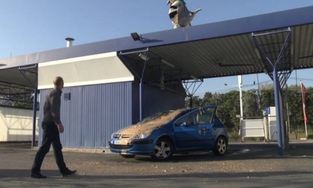 Γέλια μέχρι δακρύων: Ο Rémi Gaillard έγινε περιστέρι και χέζει αυτοκίνητα! (video)
