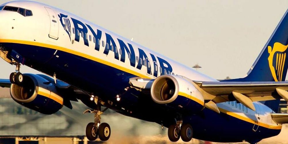 Ryanair: Νέες χρεώσεις αποσκευών από σήμερα – Πώς θα πληρώσετε λιγότερα