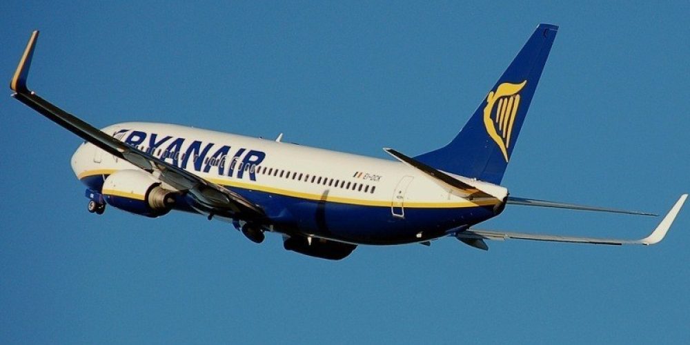 Βρετανός θώπευσε συνεπιβάτιδά του σε πτήση της Ryanair
