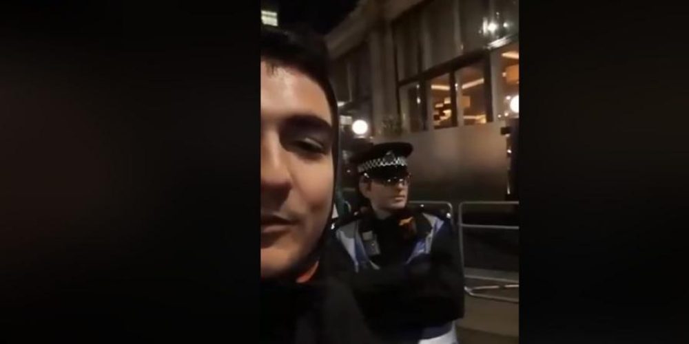 Νεαρός Έλληνας βρίζει Βρετανό αστυνομικό και εκείνος του απαντά σε άπταιστα ελληνικά (video)