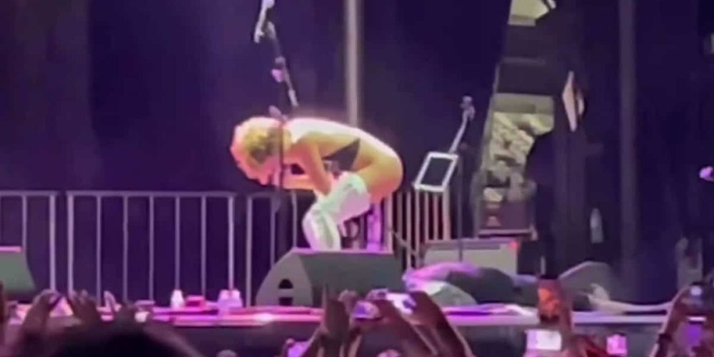 Διάσημη τραγουδίστρια ούρησε στο πρόσωπο θαυμαστή on stage (video)