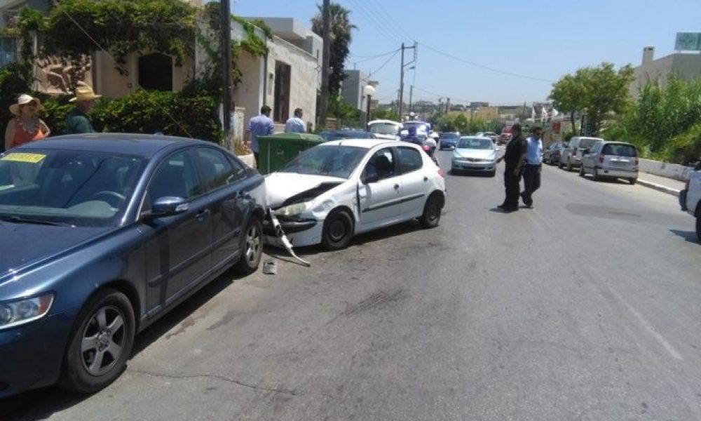 Χανιά: Έπεσε πάνω σε παρκαρισμένα αμάξια Τροχαίο με τραυματισμό στην Αγία Μαρίνα (Photos)