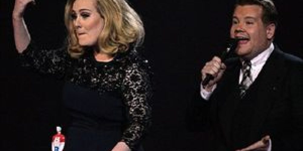 Σε ποιον έδειξε το μεσαίο της δάχτυλο η Adele;