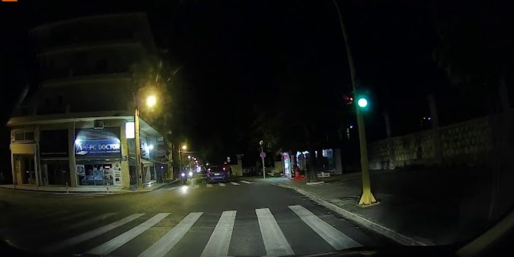 Χανιά: Οδηγός δολοφόνος παραβιάζει φανάρι – Παραλίγο να προκαλέσει τροχαίο (video)