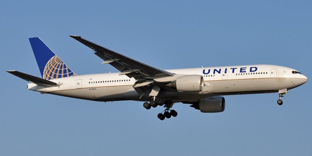 Χαμός στα social media: Η United Airlines απαγόρευσε την πτήση σε έφηβες λόγω… κολάν