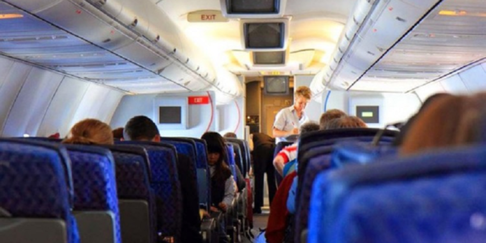 Η πτήση των οργίων – Αεροσυνοδός έκανε σεξ με όλο το πλήρωμα