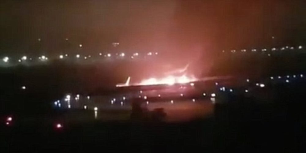 Βίντεο: Διάσωση-θαύμα 170 ανθρώπων από φλεγόμενο αεροσκάφος