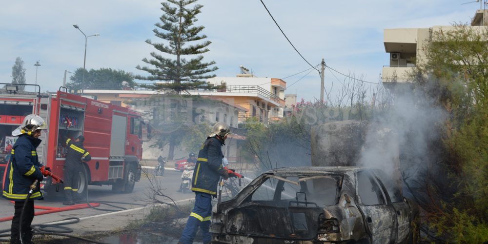 Αυτοκίνητο κάηκε ολοσχερώς στη Σούδα (φωτο)