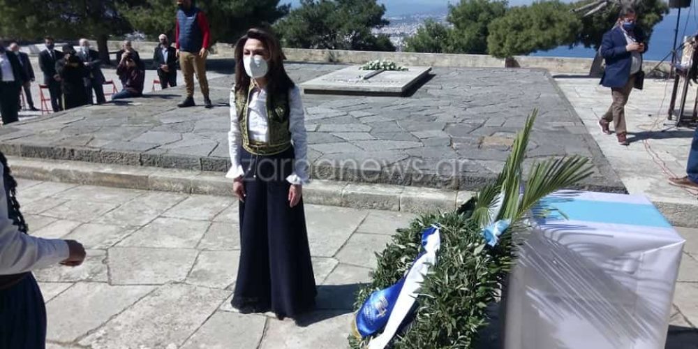 Χανιά: Με κρητική φορεσιά η Γιάννα Αγγελοπούλου Δασκαλάκη στο μνημόσυνο των Βενιζέλων (φωτο)