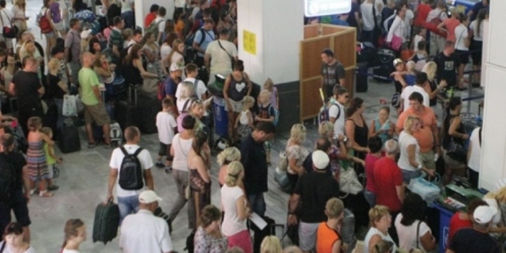Κρήτη: Τρελάθηκαν οι επιβάτες Τσίτσιδος έτρεχε πάνω  κάτω μέσα στο αεροδρόμιο