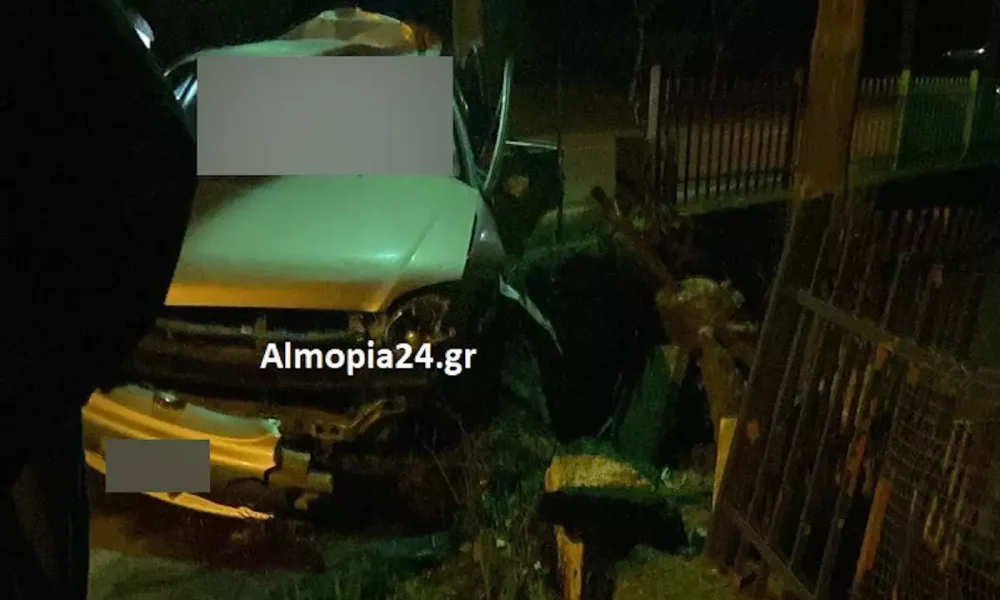 Νεκροί δύο 20χρονοι σε τροχαίο - Το αυτοκίνητό τους έπεσε σε κολώνα (φωτο)