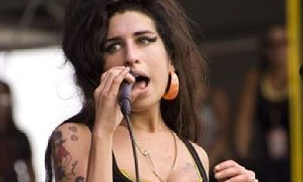 Ξανά στην αποτοξίνωση η Winehouse