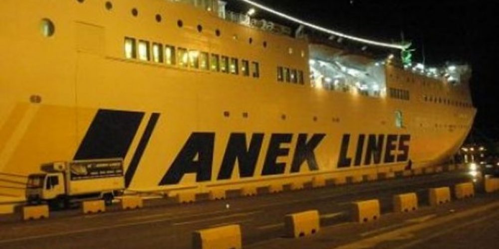 Έκτακτο… Το πλοίο της ΑΝΕΚ επιστρέφει στο λιμάνι της Σούδας