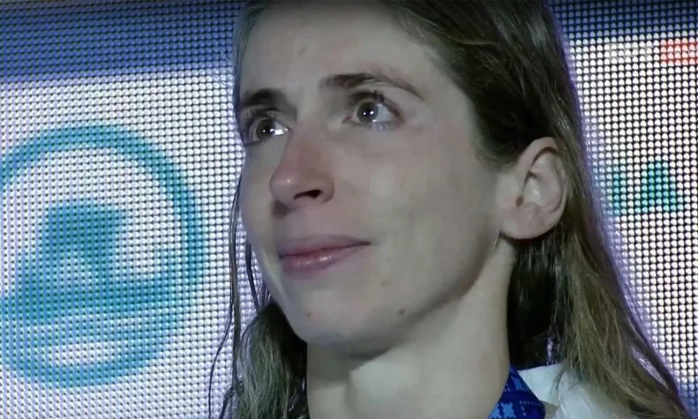 Πρωταθλήτρια Ευρώπης στα 50μ πεταλούδα η Ντουντουνάκη - Δάκρυσε στην ανάκρουση του εθνικού ύμνου η Άννα - video