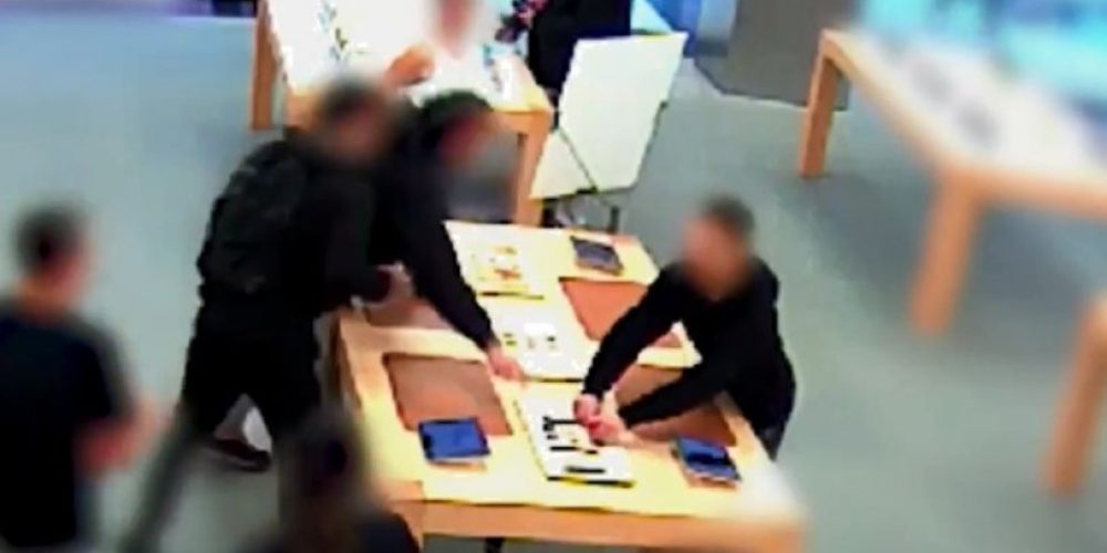 Η πιο χαζή ληστεία όλων των εποχών: Έκλεψαν 29 Apple Watch μόνο που ήταν ψεύτικα (video)