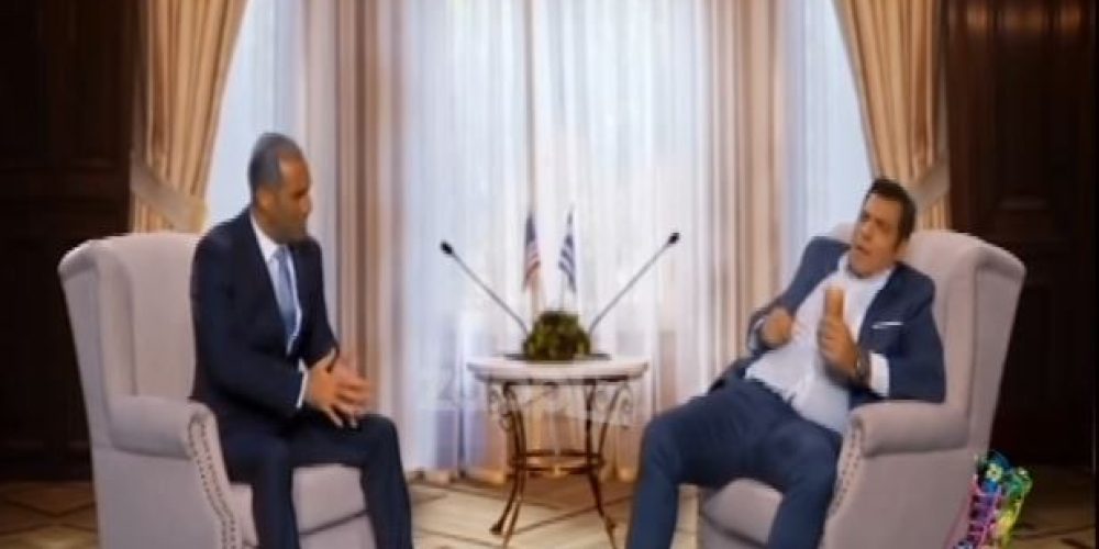 Οι Ράδιο Αρβύλα επέστρεψαν με Κανάκη – Σερβετά σε ρόλο Μπαράκ Ομπάμα και Αλέξη Τσίπρα (video)
