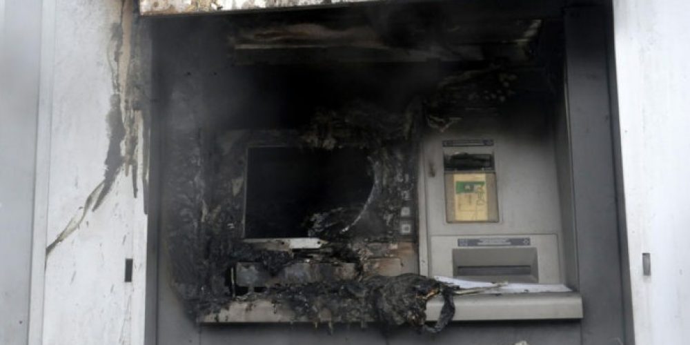 Φωτιά σε δύο ΑΤΜ της Eurobank τα μεσάνυχτα στα Χανιά