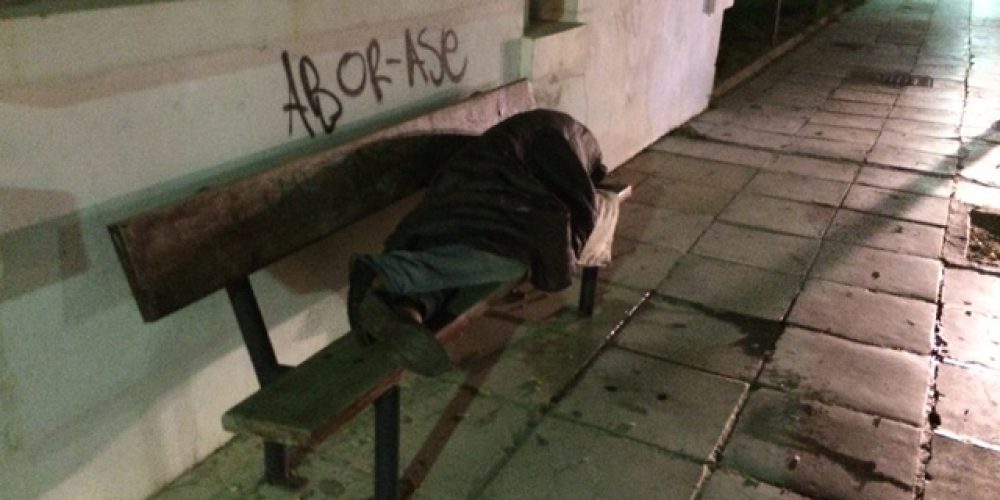 Οι άστεγοι των Χανίων… Η σκληρή πραγματικότητα που σοκάρει