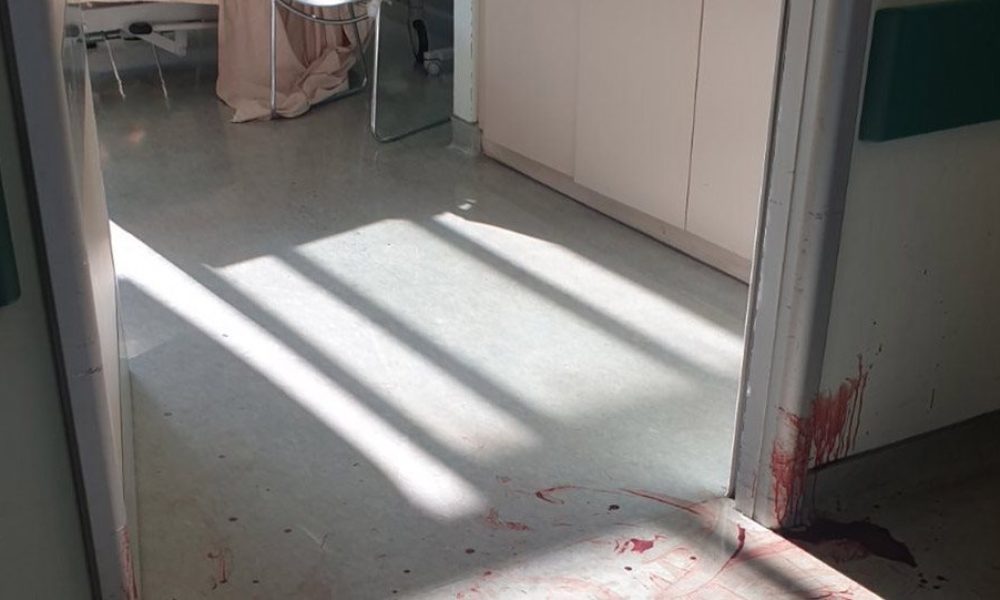 Σοκ: Ασθενής στο νοσοκομείο μαχαίρωσε νοσηλεύτρια και αυτοκτόνησε (φωτο)