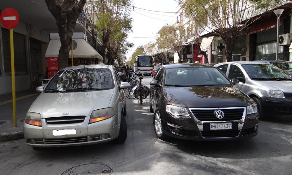 Το αυτοκίνητο του δημάρχου Χανίων με σηματάκι των γαϊδουρίστας