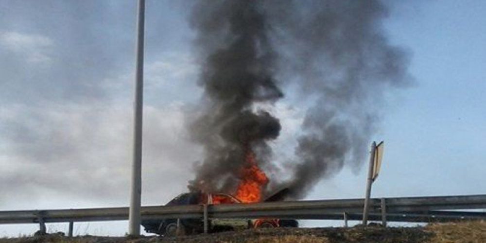 Πήρε φωτιά αυτοκίνητο μετά από τροχαίο ατύχημα στα Χανιά
