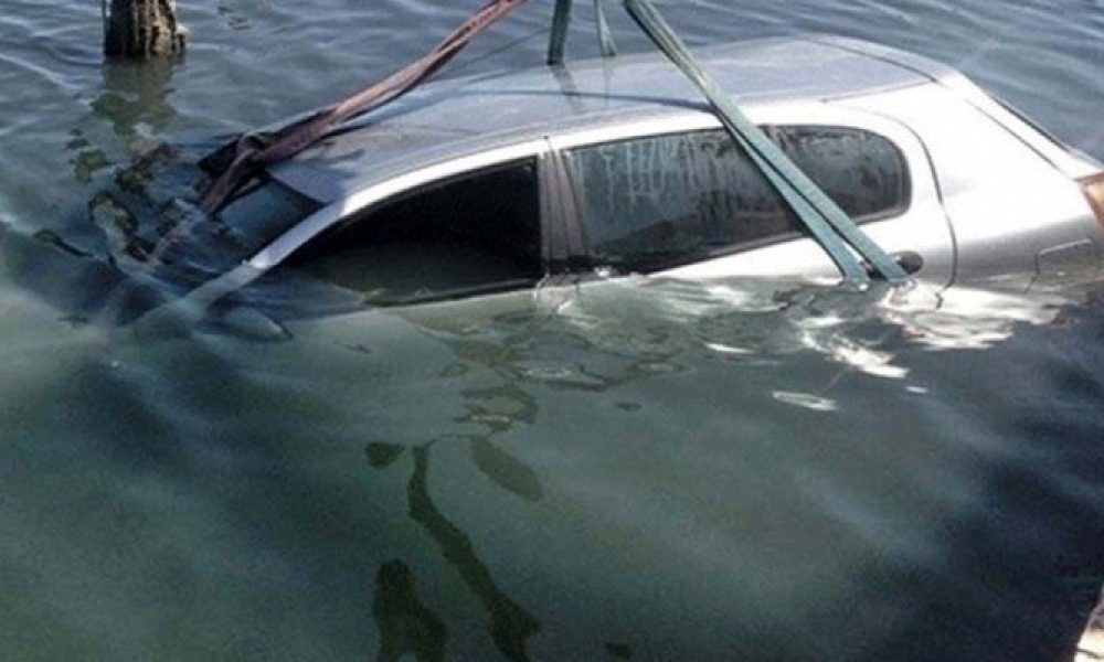 Χανιά: Πάρκαρε το αυτοκίνητο του και το βρήκε... μέσα στο λιμάνι