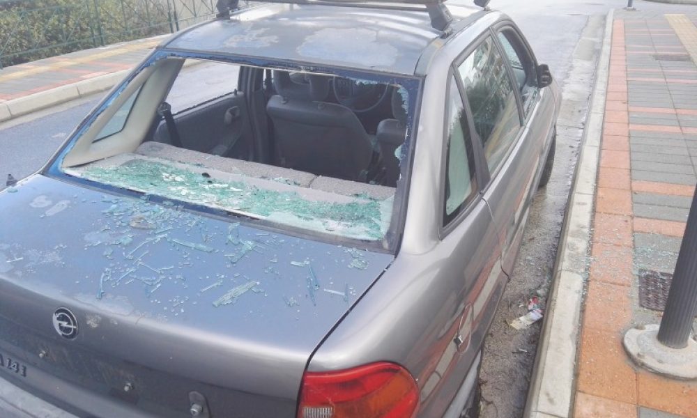Χανιά: Γυαλιά - καρφιά αυτοκίνητο σε ακινησία στα Παχιανά (φωτο)
